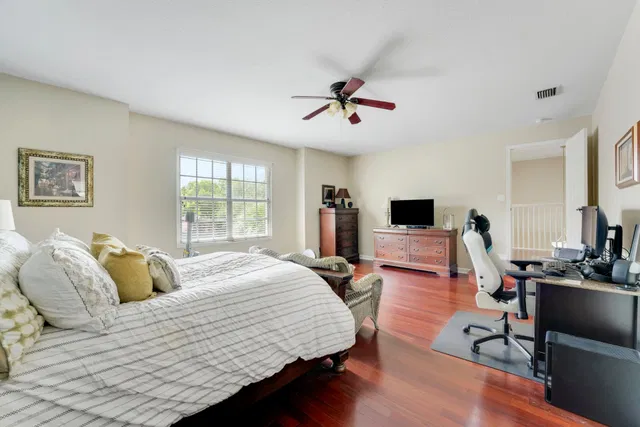 Residence photo 17