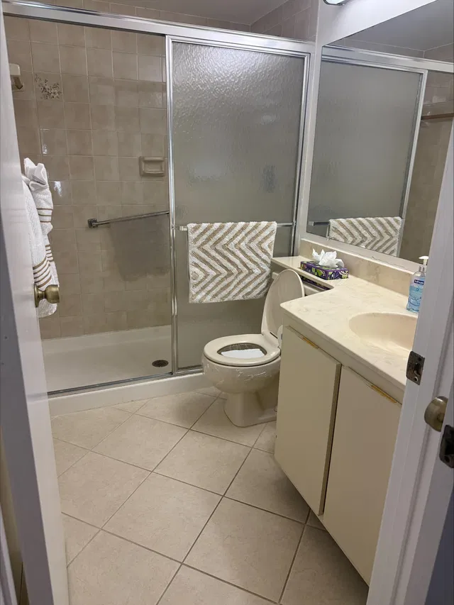 Unit F3 photo 14