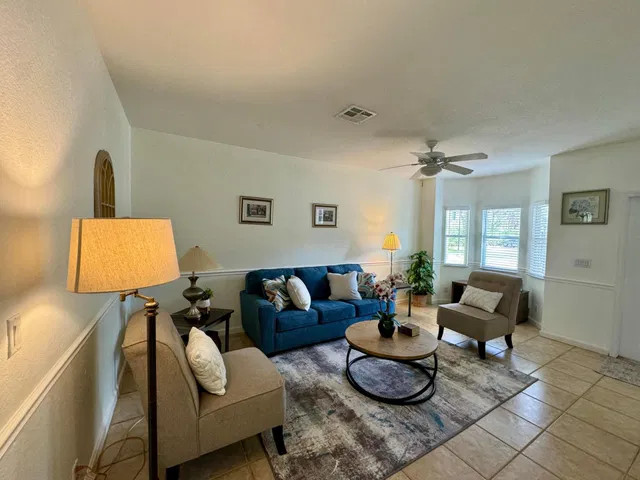 Residence photo 2