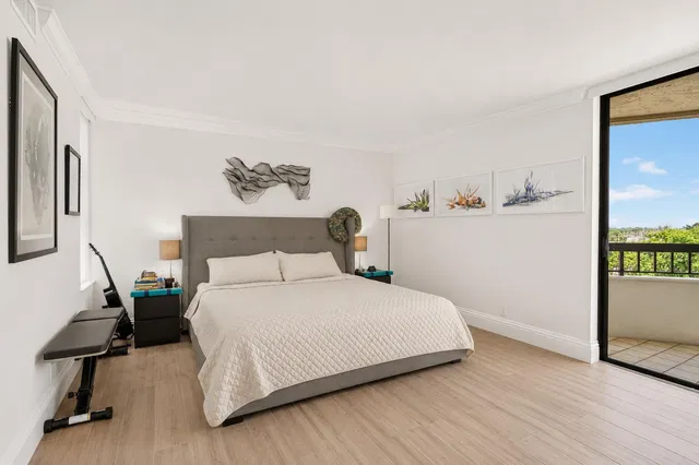  Unit 501 photo 12