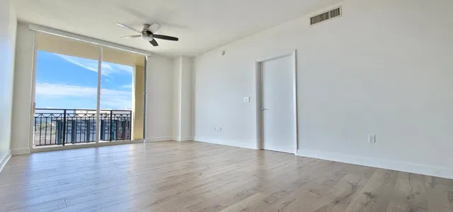 Cityplace South Tower Unit 1520 photo 5