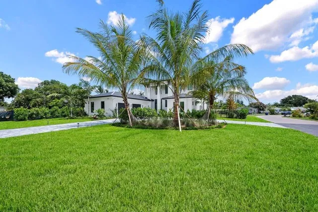 Residence photo 2