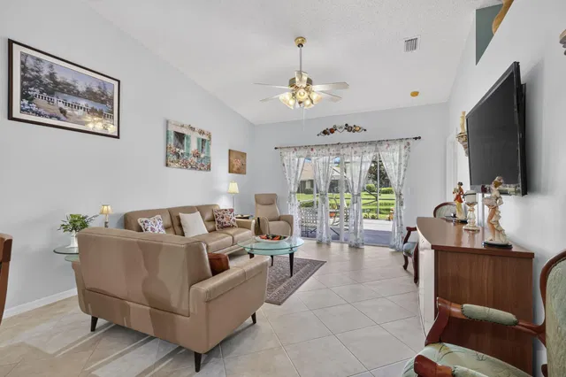 Residence photo 17