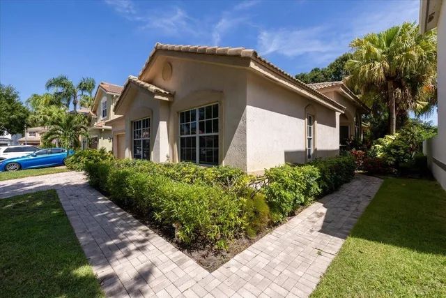 Residence photo 3