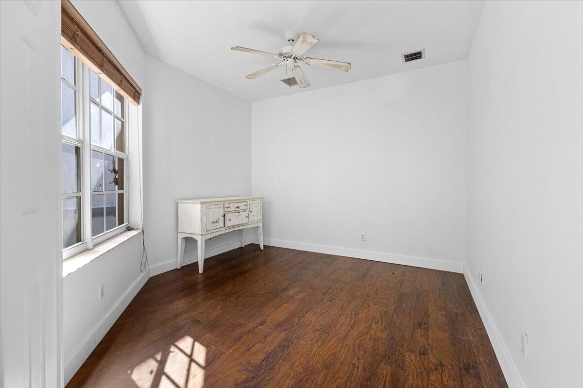 Residence photo 20