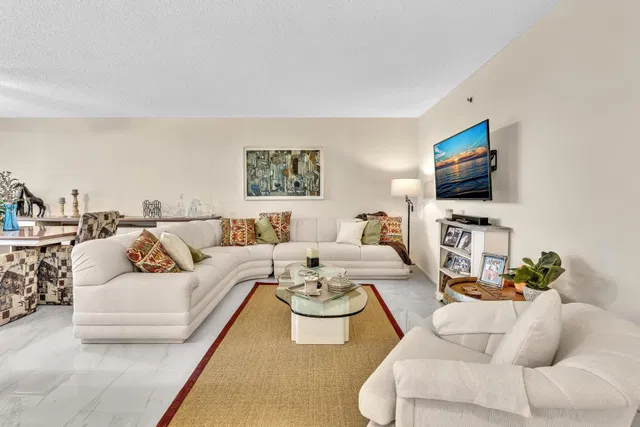 Unit Apt 106 photo 6
