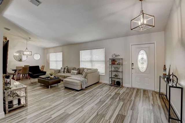 Residence photo 4