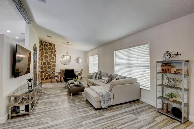 Residence photo 5