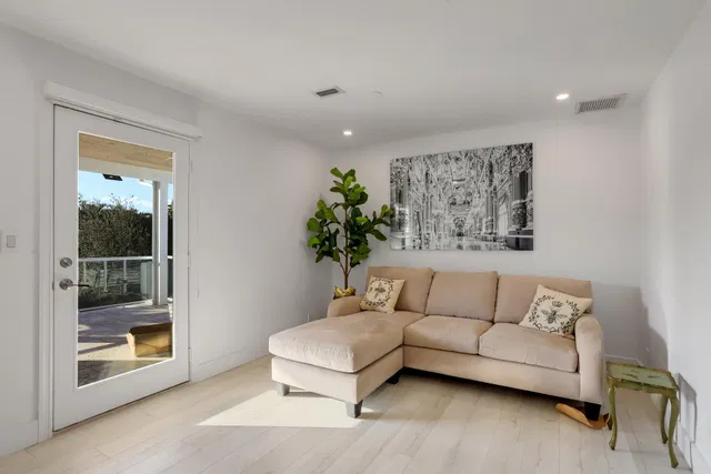 Residence photo 48