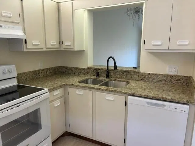Unit 1806 photo 3