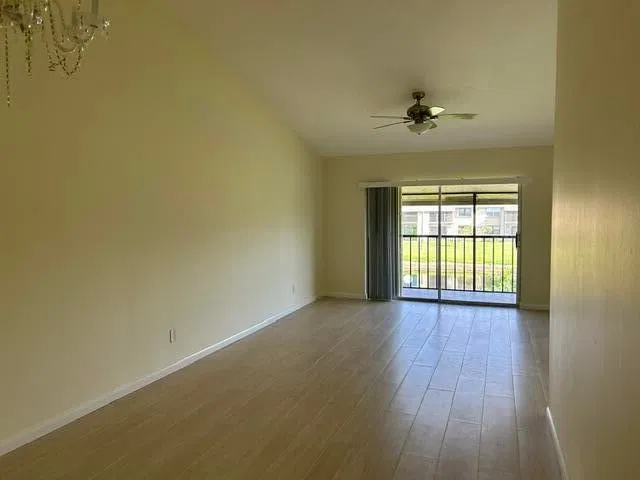 Unit 1806 photo 4
