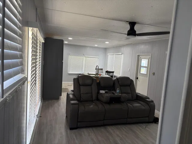 Unit 19 photo 12