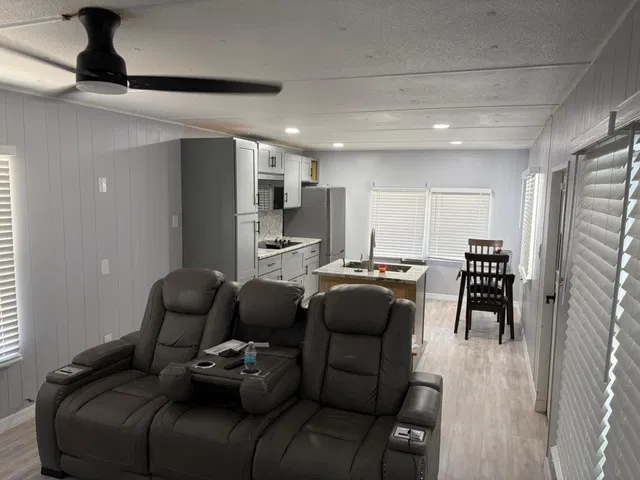 Unit 19 photo 13
