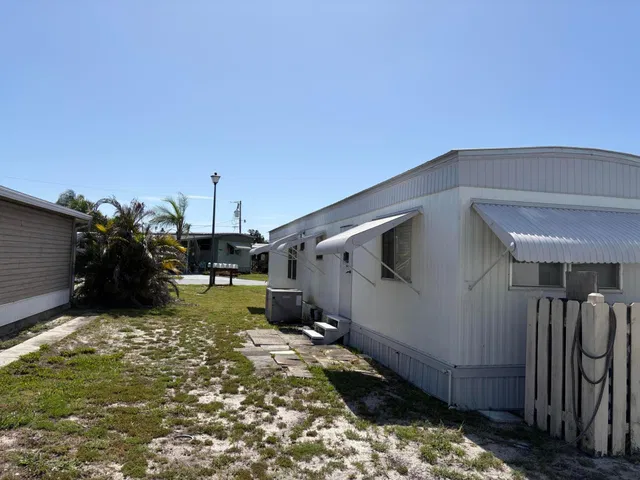 Unit 19 photo 16