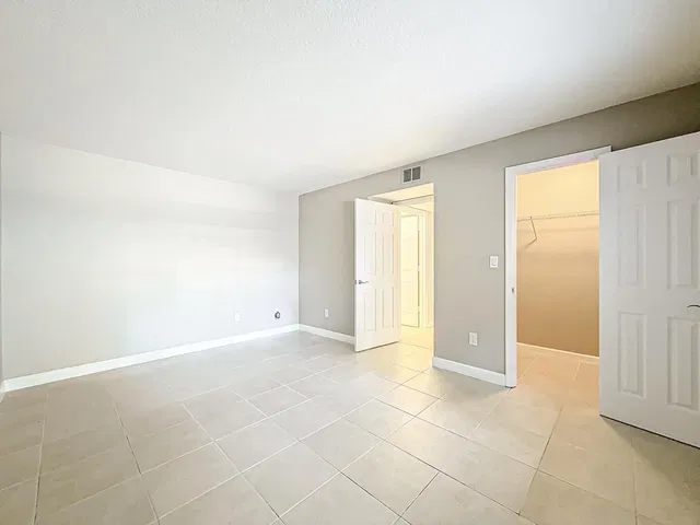 Unit M photo 12