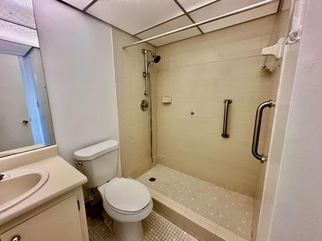 Unit 101 photo 31
