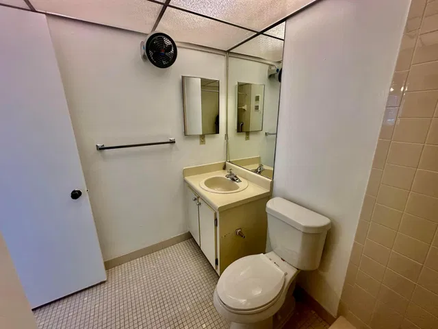 Unit 101 photo 33