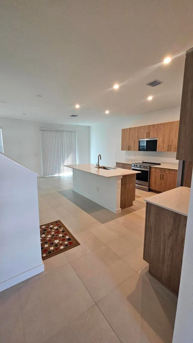 Residence photo 3
