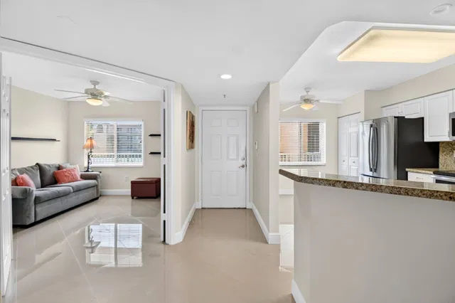 Unit 205 photo 3
