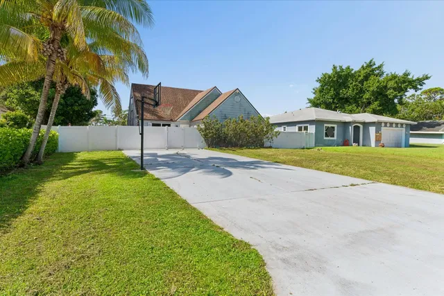 Residence photo 2