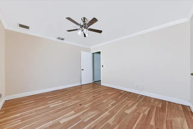 Residence photo 17