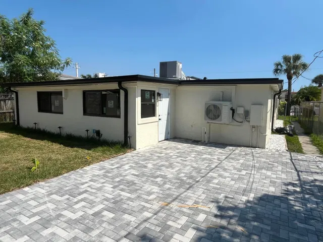 Residence photo 3