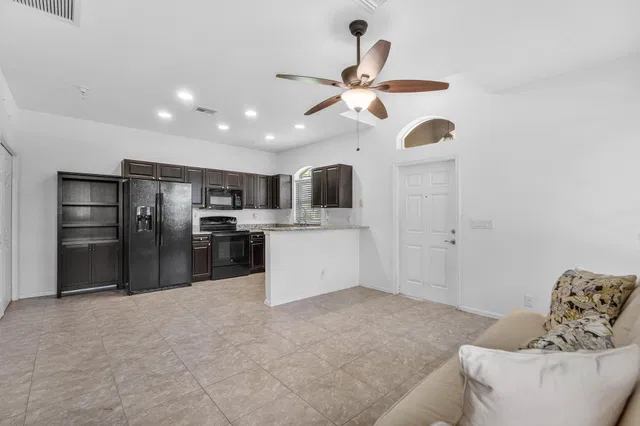  Residence photo 30