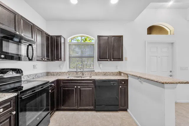  Residence photo 32