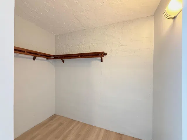 Unit 2 photo 11