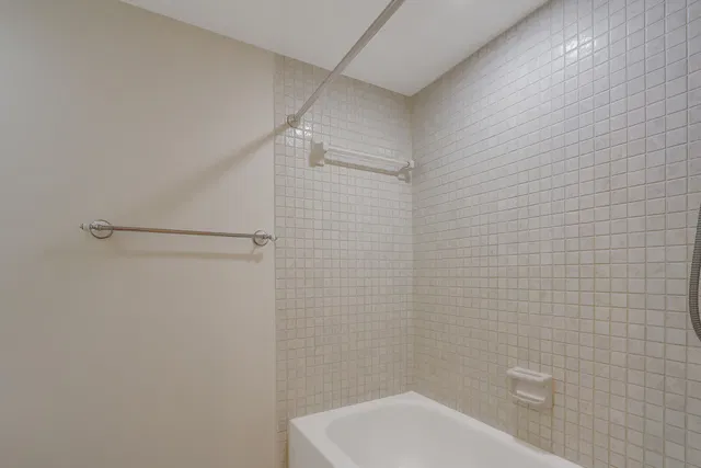 Unit B photo 27