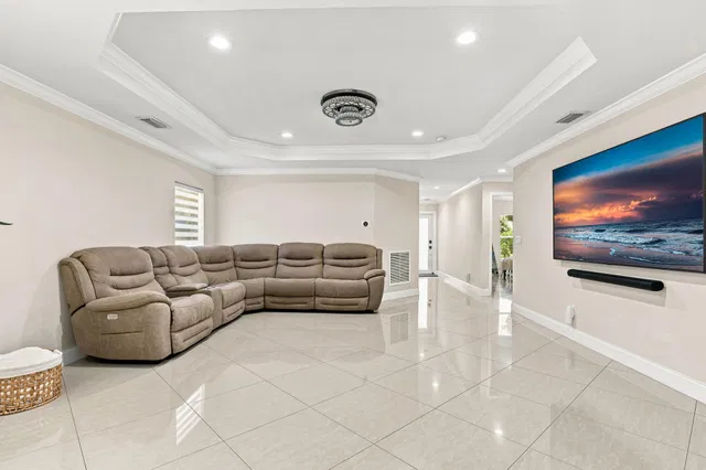 Residence photo 12