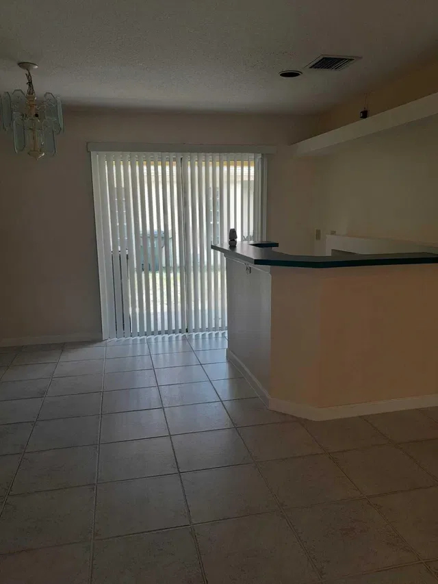  Unit 63 photo 4