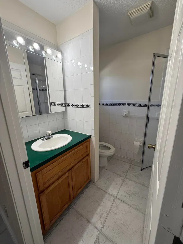  Unit 63 photo 7