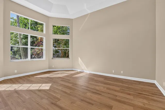 Residence photo 36