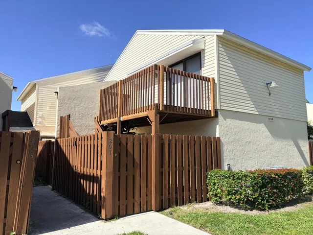 Unit M-207 photo 2