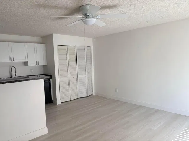 Unit M-207 photo 6
