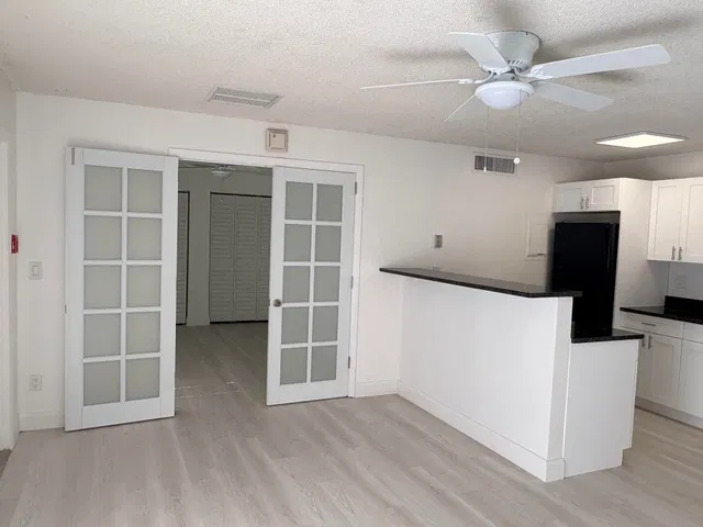 Unit M-207 photo 8