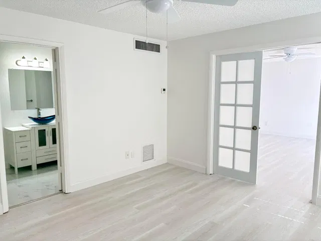 Unit M-207 photo 19