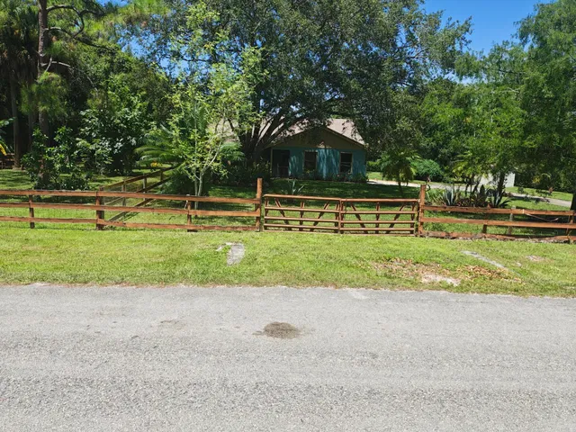 Residence photo 3