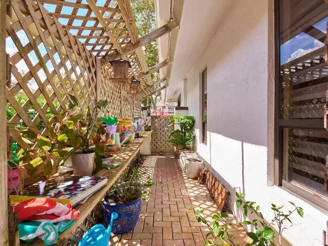 West Palm Beach Residence photo 36