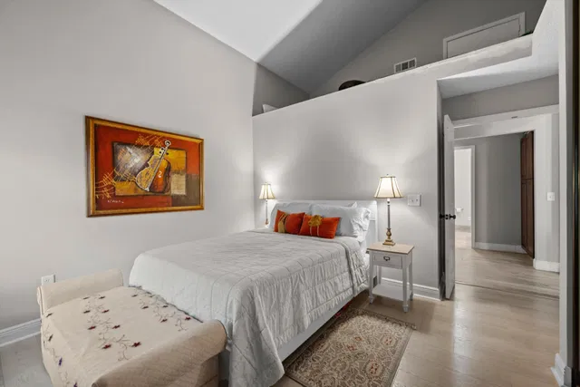 Residence photo 18