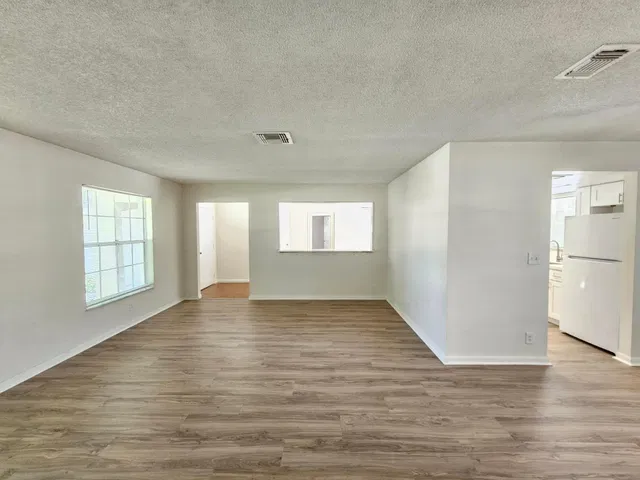 Residence photo 3