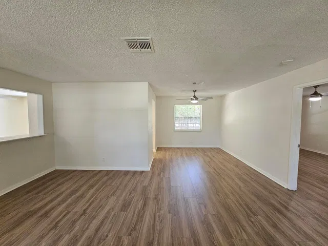 Residence photo 4
