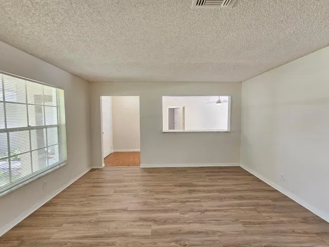 Residence photo 5