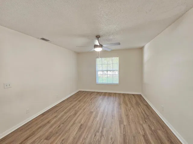 Residence photo 17