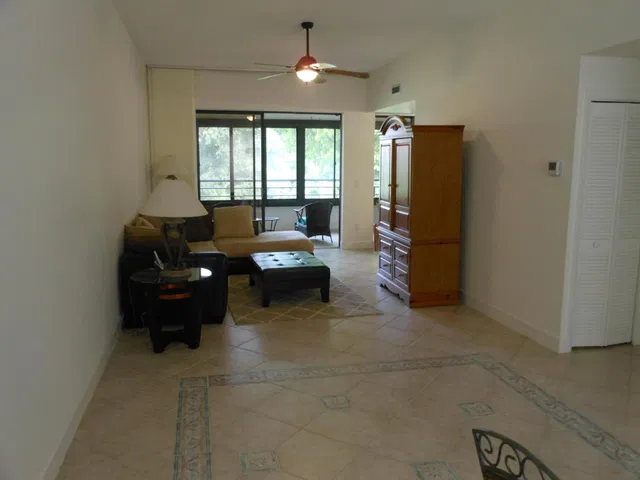 Unit 309 photo 2