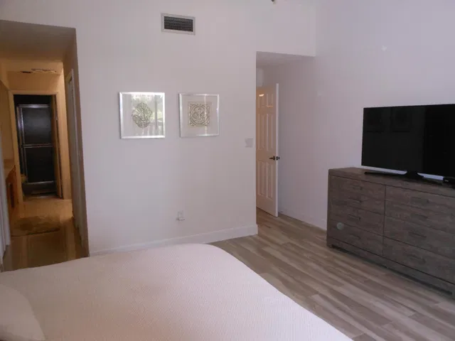 Unit 309 photo 7