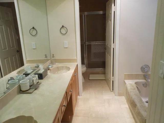Unit 309 photo 9