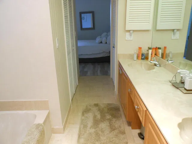 Unit 309 photo 10