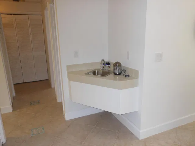 Unit 309 photo 17